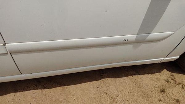 00-07 Focus Station Wagon Passenger Right Front Moulding From Door Trim Strip — photo 1
