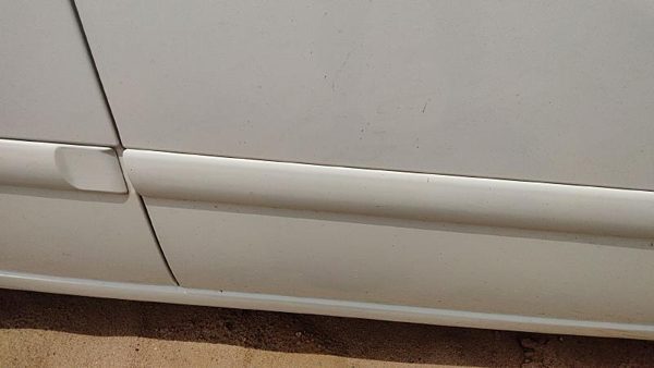 00-07 Focus Station Wagon Passenger Right Front Moulding From Door Trim Strip — photo 2
