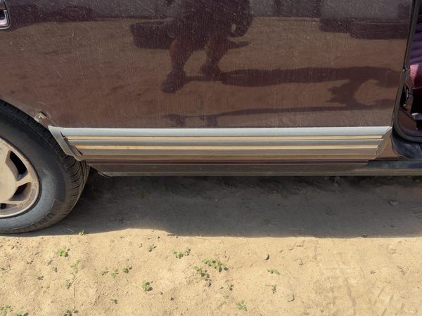 1992-1995 Olds Eighty Eight Passenger Right Rear Moulding From Door Oem Back — photo 1