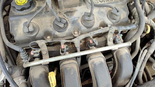 2004 Dodge Neon Complete Fuel Rail With Injectors Set Loaded Oem 2.0L 04891573Aa — photo 1