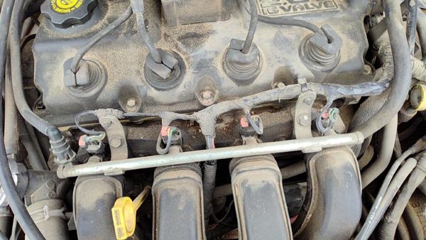 2004 Dodge Neon Complete Fuel Rail With Injectors Set Loaded Oem 2.0L 04891573Aa — photo 2