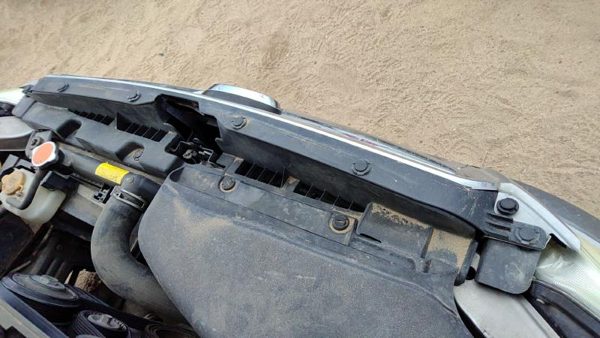 2010-2014 Subaru Legacy Outback Upper Bumper Mount Bracket Oem Support — photo 2